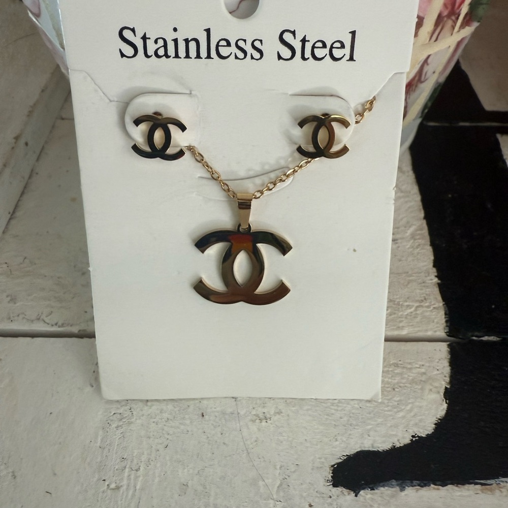 Earrings & necklace